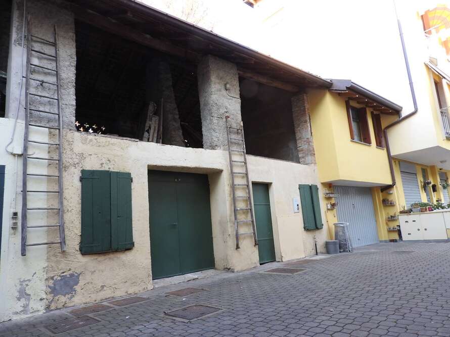 deposito di 3 locali a merate