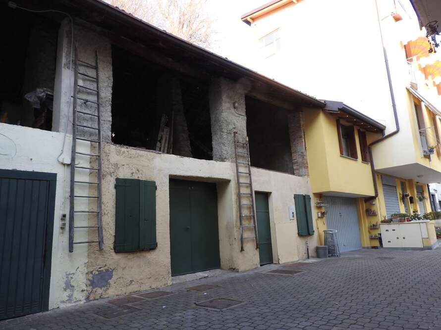 deposito di 3 locali a merate