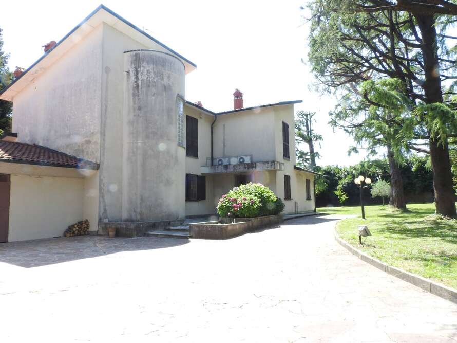 villa di 8 locali a imbersago