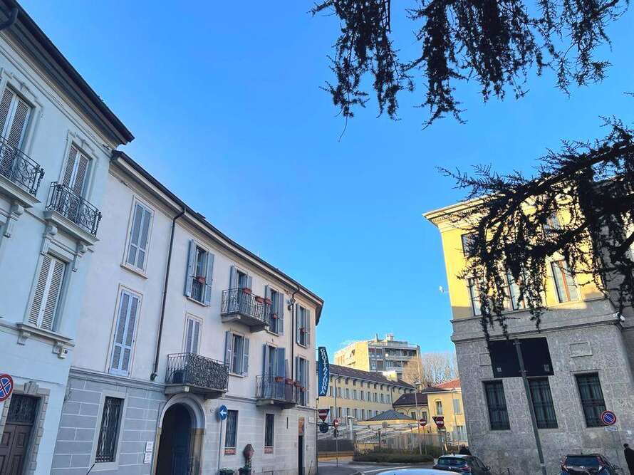 monza centro storico 2 locali arredato