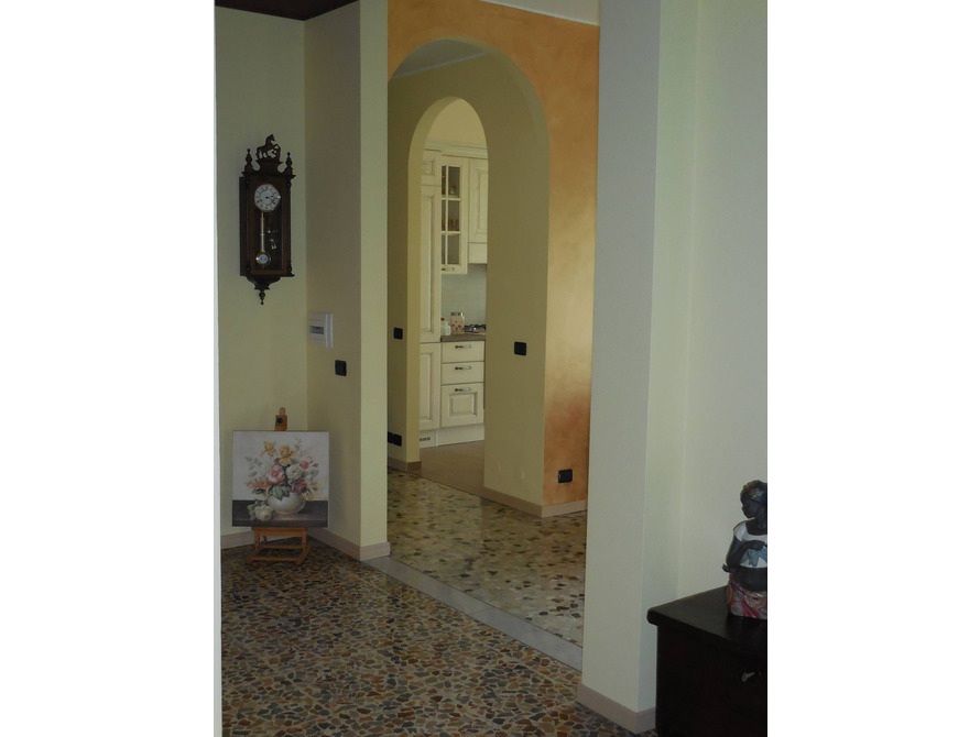 appartamento di 5 locali a bernareggio
