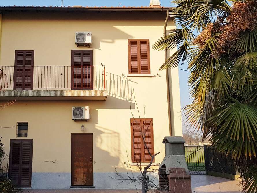 porzione di casa di 2 locali a cornate d adda