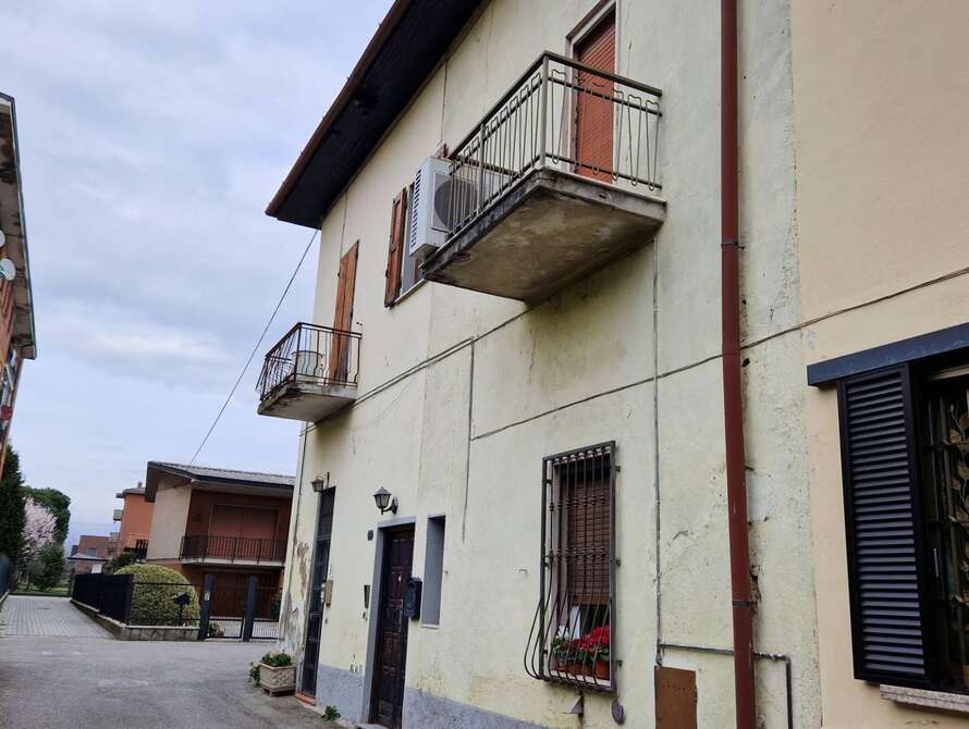 porzione di casa di 4 locali a ronco briantino
