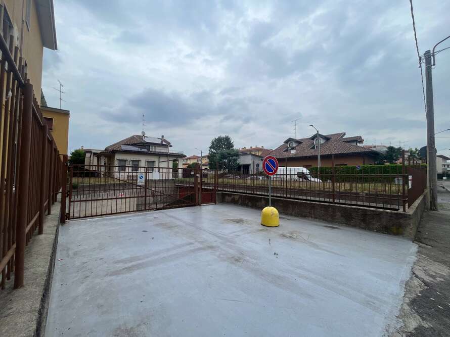 box o garage di 1 locali a villasanta