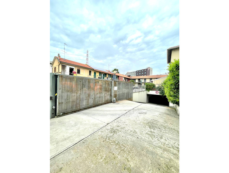 box o garage di 1 locali a cinisello balsamo