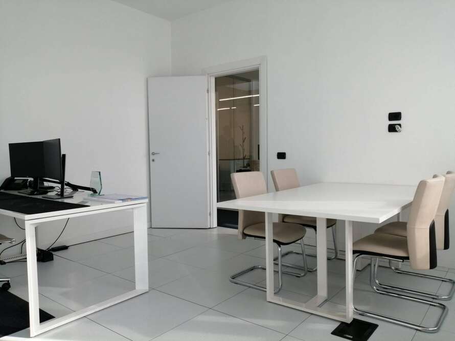 concorezzo ufficio open space con sala riunioni boxes e posti auto