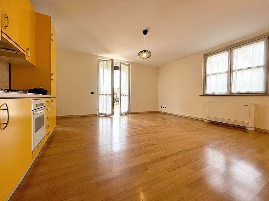 appartamento di due locali oltre portico e giardino nel borgo di camuzzago