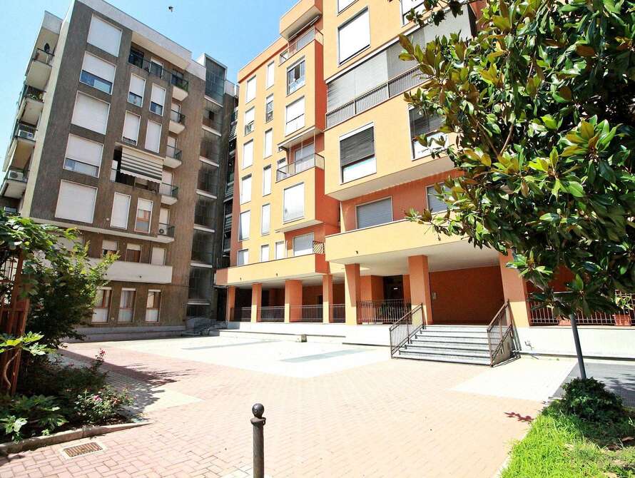 appartamento di 4 locali a monza