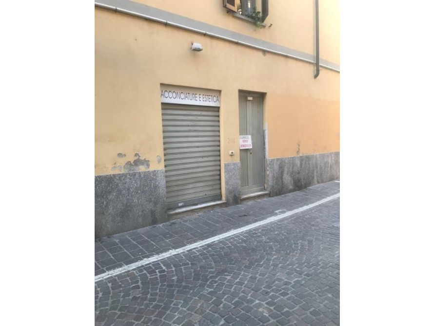 negozio di 1 locali a brugherio