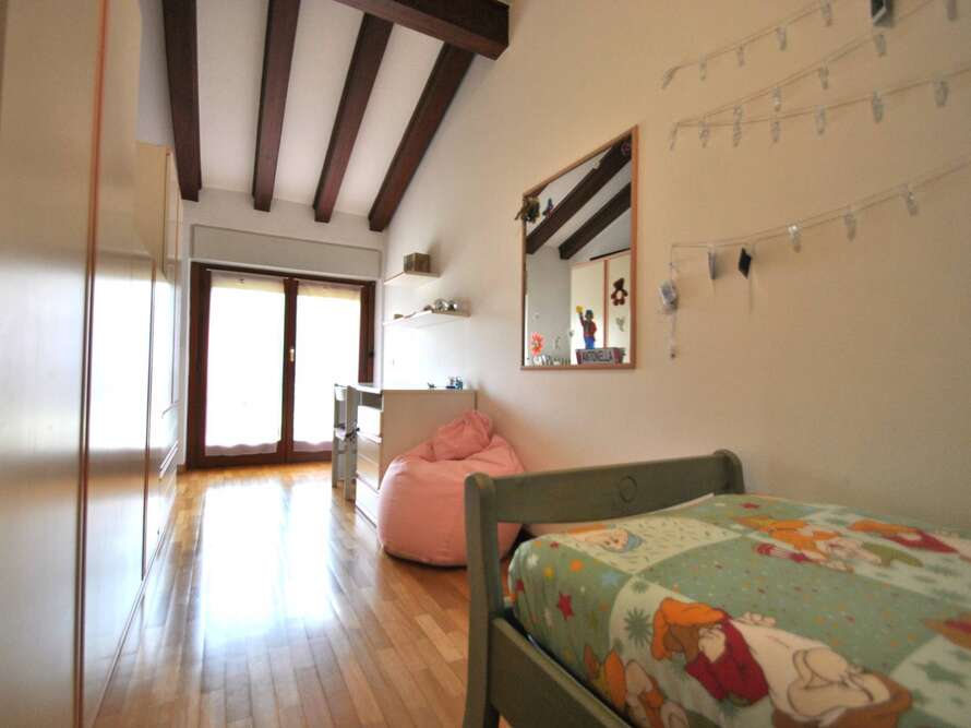 villa di 9 locali a vimercate