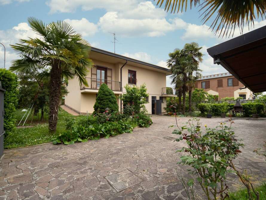 villa di 4 locali a bernareggio