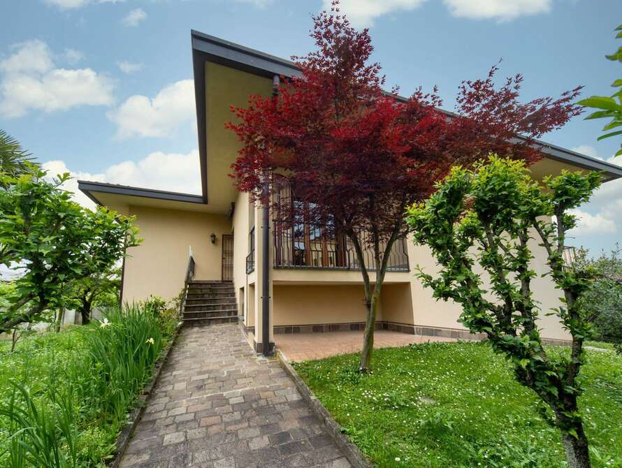 villa di 4 locali a bernareggio