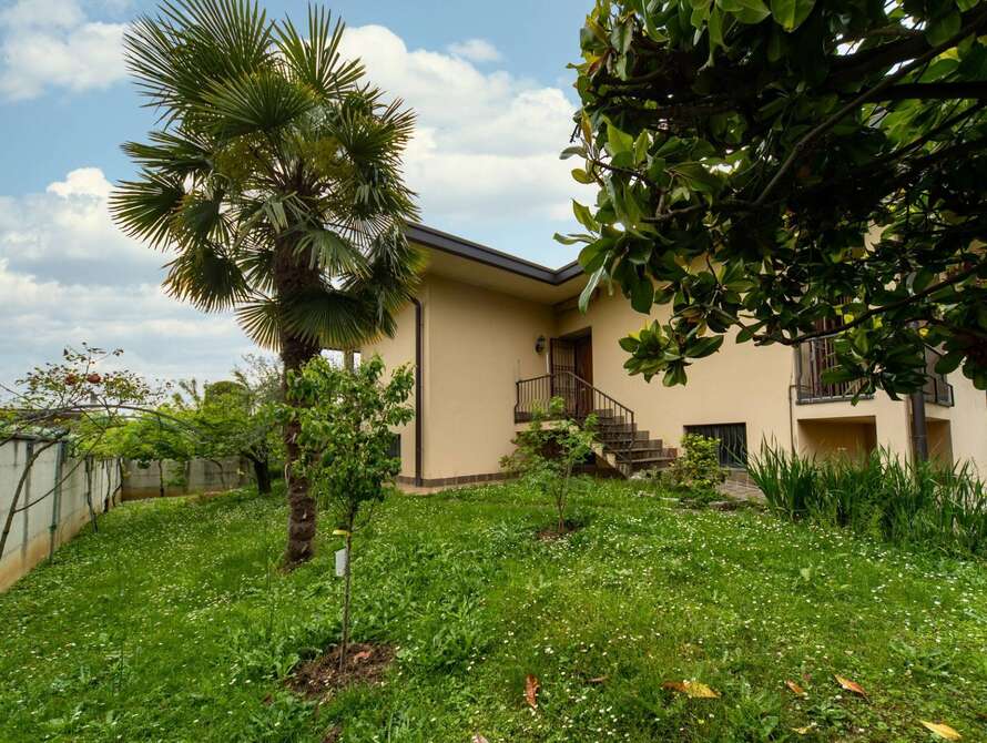 villa di 4 locali a bernareggio