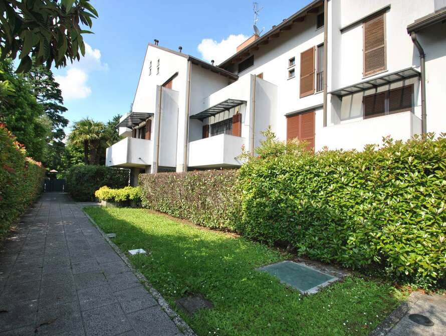 appartamento di 5 locali a vimercate