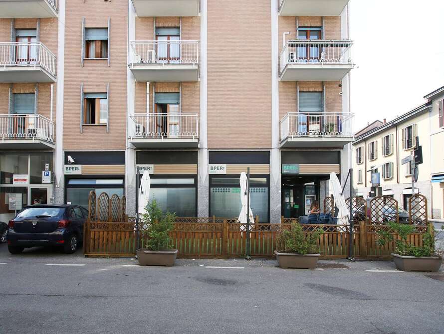negozio di 6 locali a monza