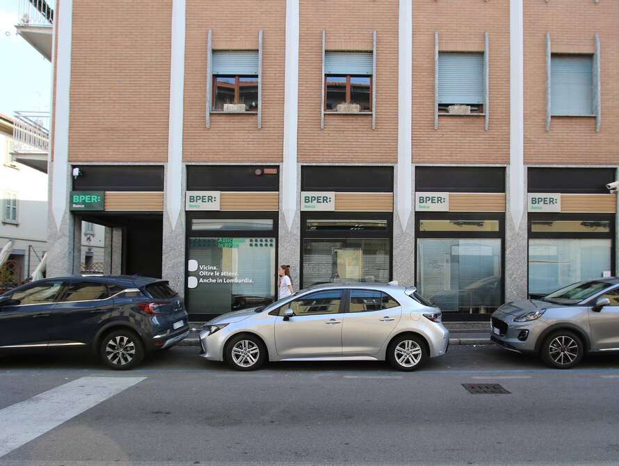 negozio di 6 locali a monza