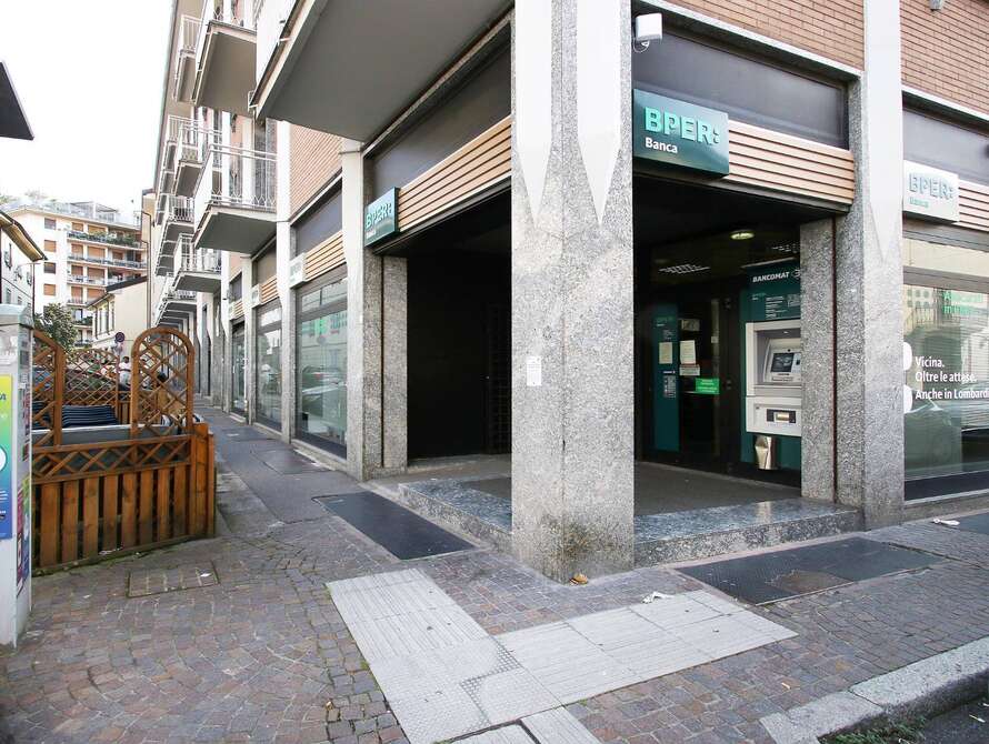 negozio di 6 locali a monza