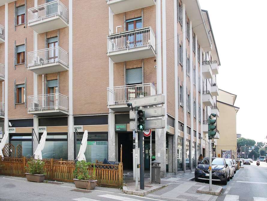 negozio di 6 locali a monza