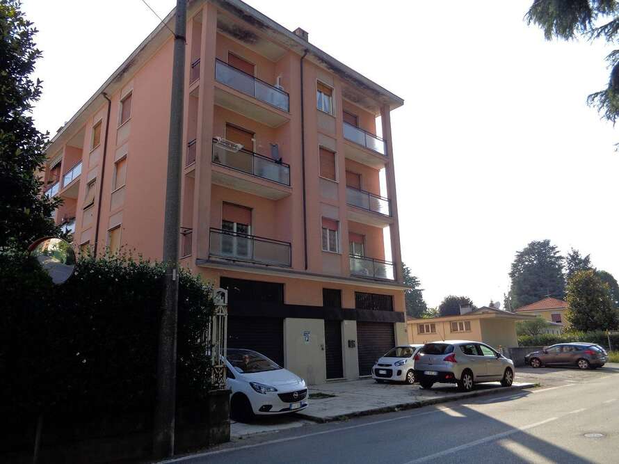 negozio di 1 locali a bernareggio