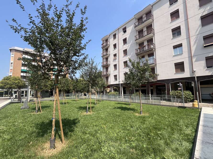 negozio di 1 locali a villasanta