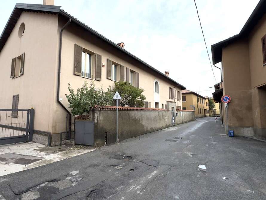 appartamento di 4 locali a vimercate