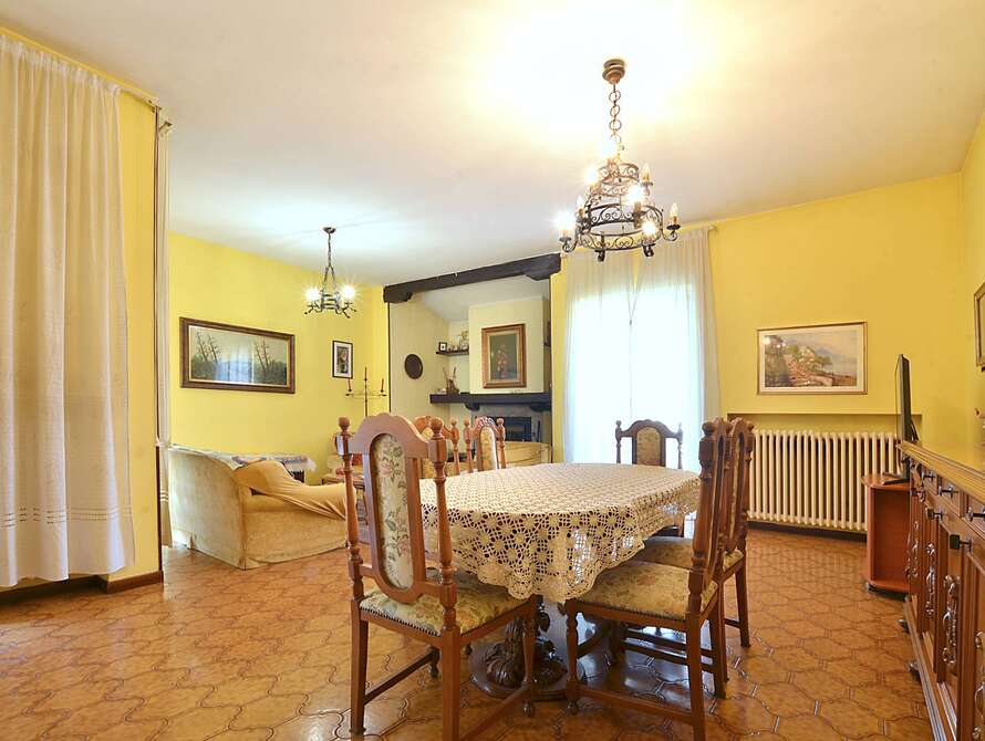 villa singola con mq 2800 di giardino