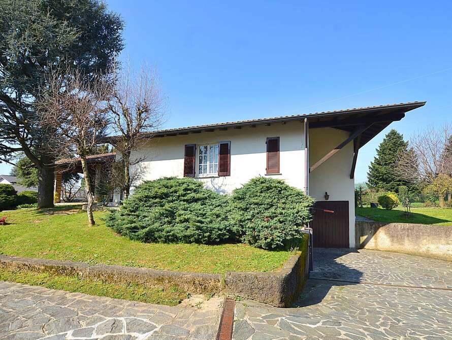 villa singola con mq 2800 di giardino