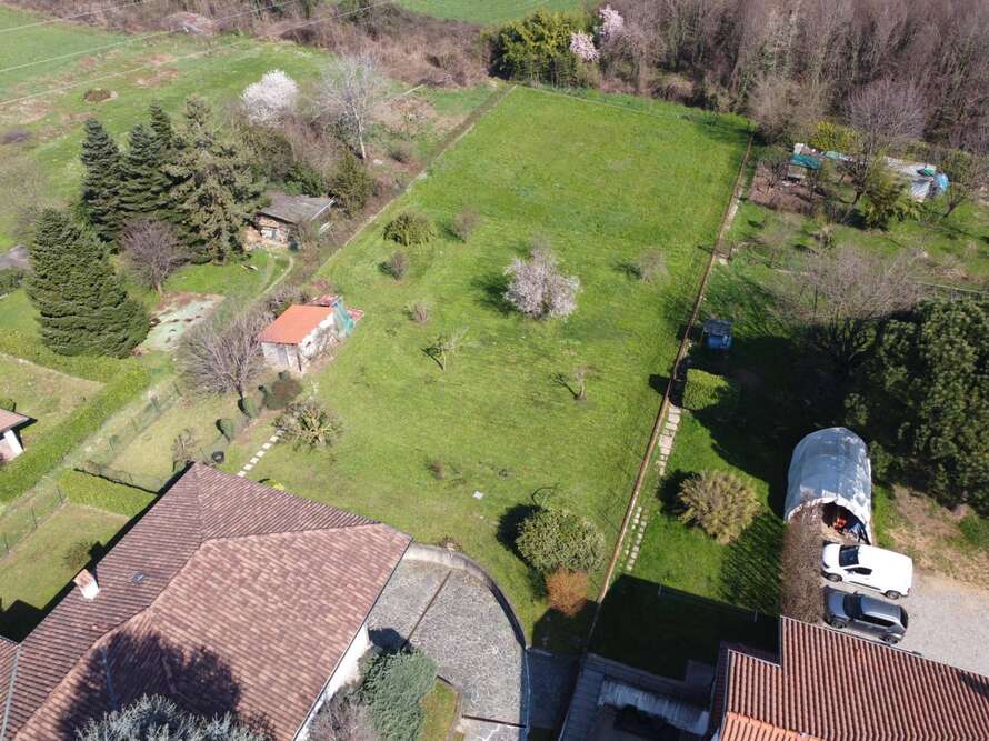 villa singola con mq 2800 di giardino