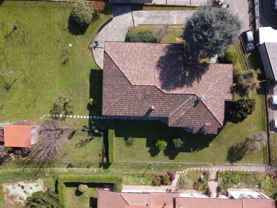 villa singola con mq 2800 di giardino
