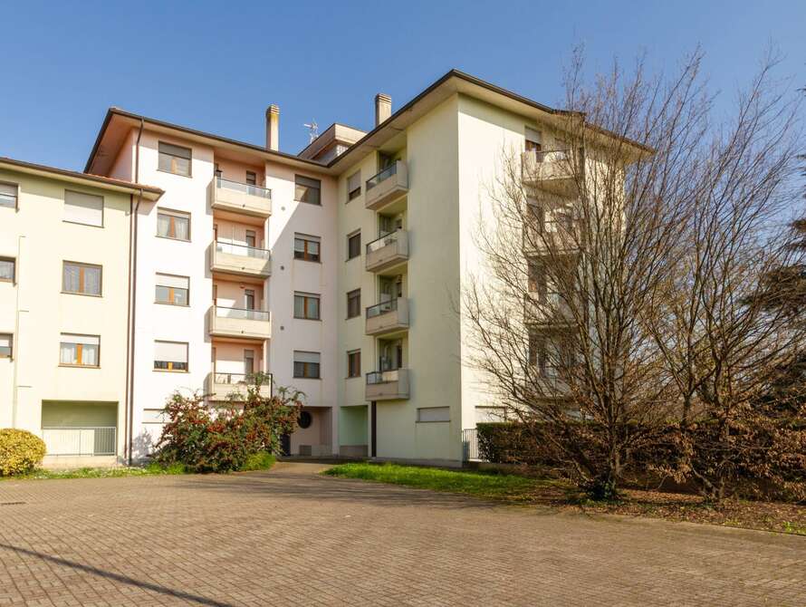 appartamento di 2 locali a usmate velate