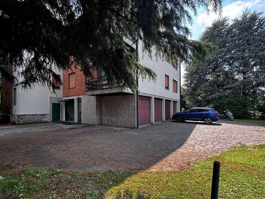 appartamento di 4 locali a vimercate