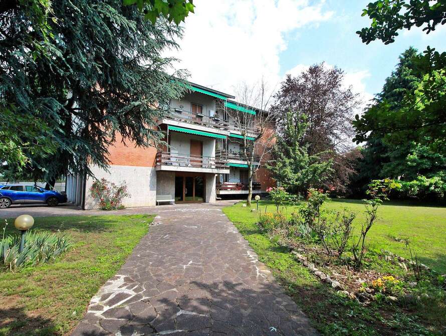 appartamento di 4 locali a vimercate
