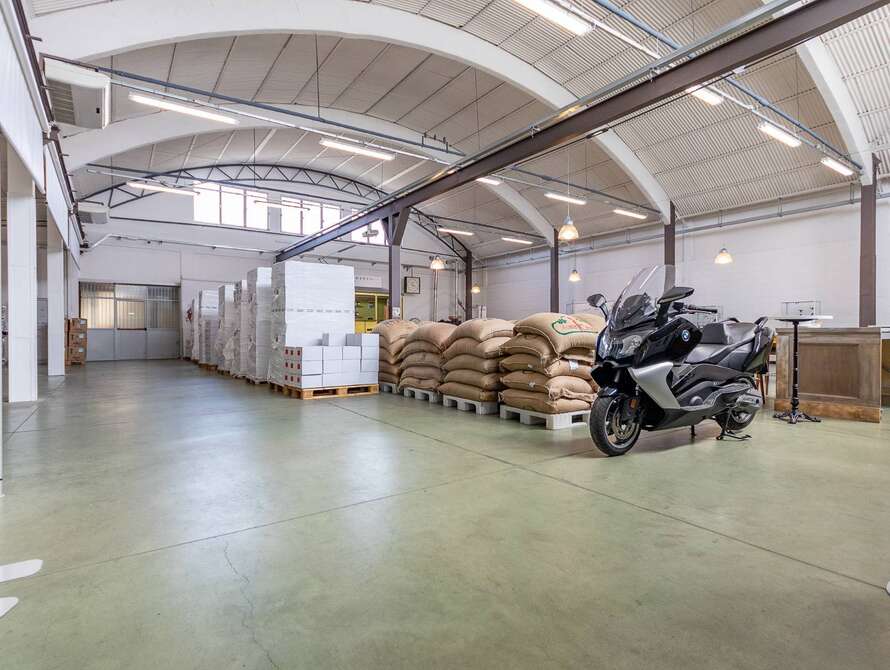 struttura commerciale di 2 locali a lissone