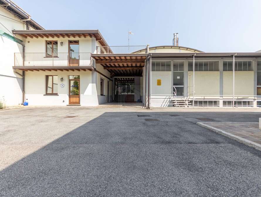 struttura commerciale di 2 locali a lissone