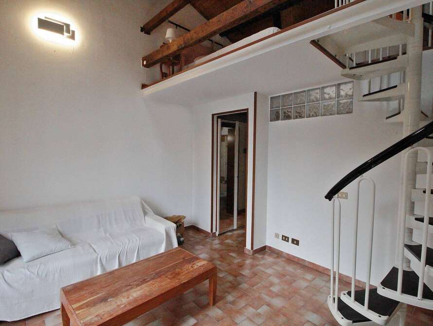 monza centro storico 2 locali arredato