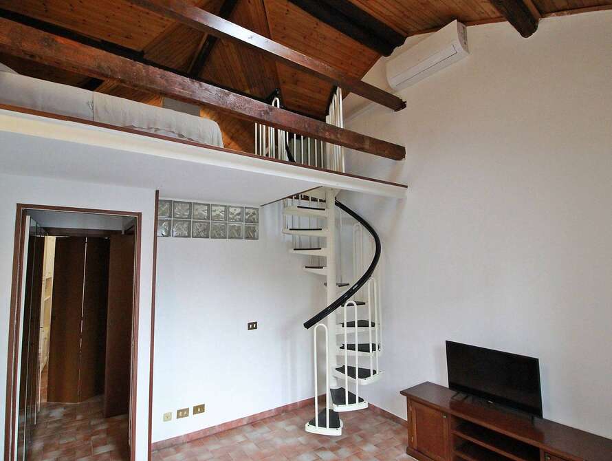 monza centro storico 2 locali arredato