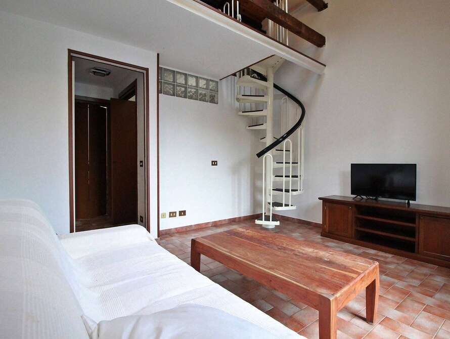 monza centro storico 2 locali arredato