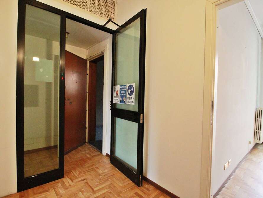 studio ufficio di 4 locali a monza