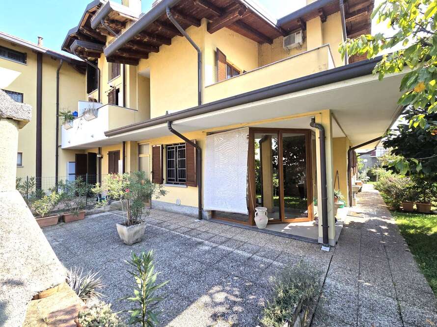 villa di 4 locali a caponago