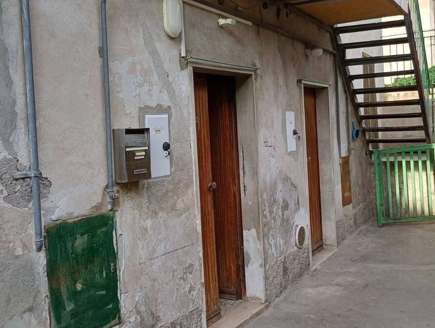 porzione di casa di 8 locali a cornate d adda