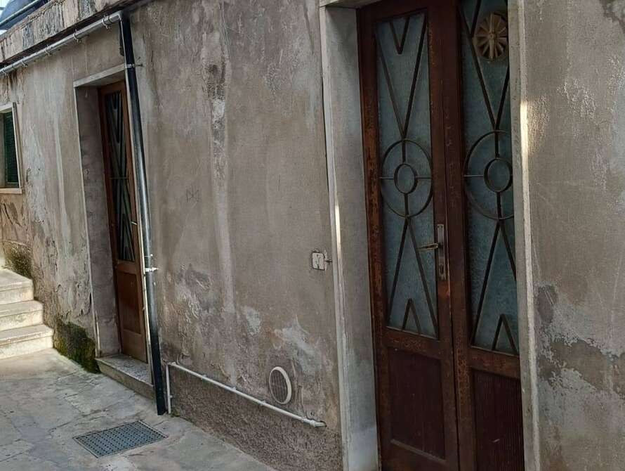 porzione di casa di 8 locali a cornate d adda