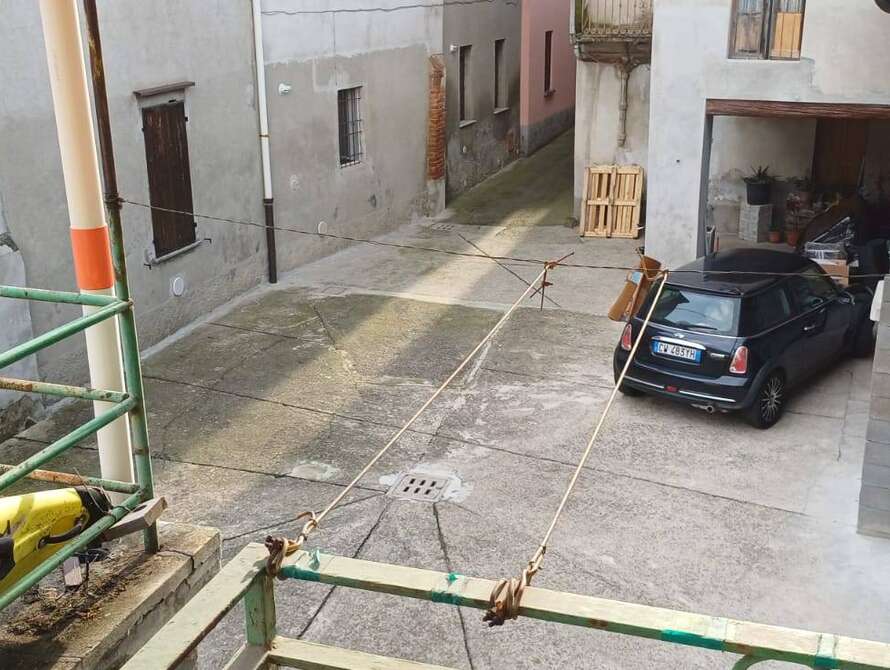 porzione di casa di 8 locali a cornate d adda