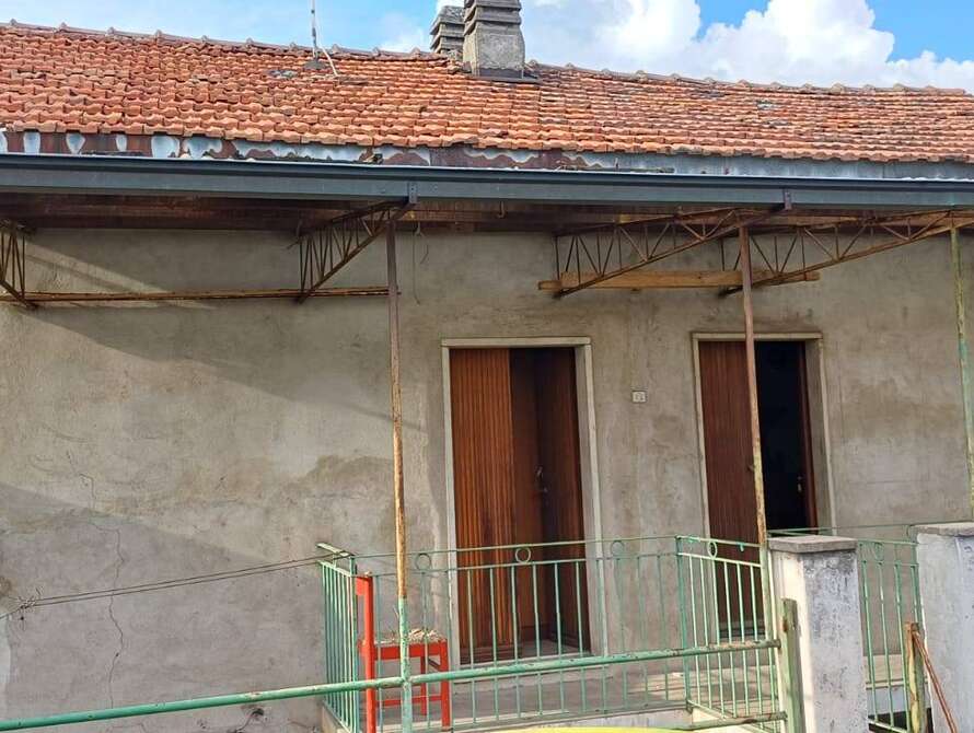 porzione di casa di 8 locali a cornate d adda