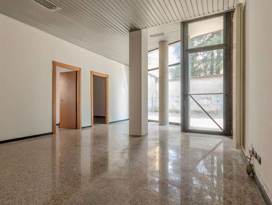 attivita commerciale di 3 locali a lissone