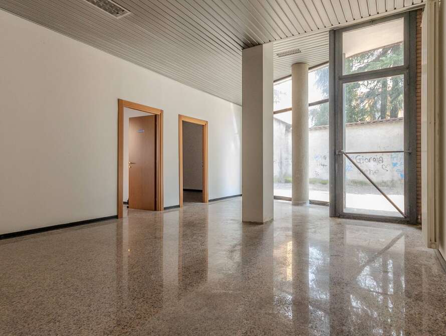 attivita commerciale di 3 locali a lissone