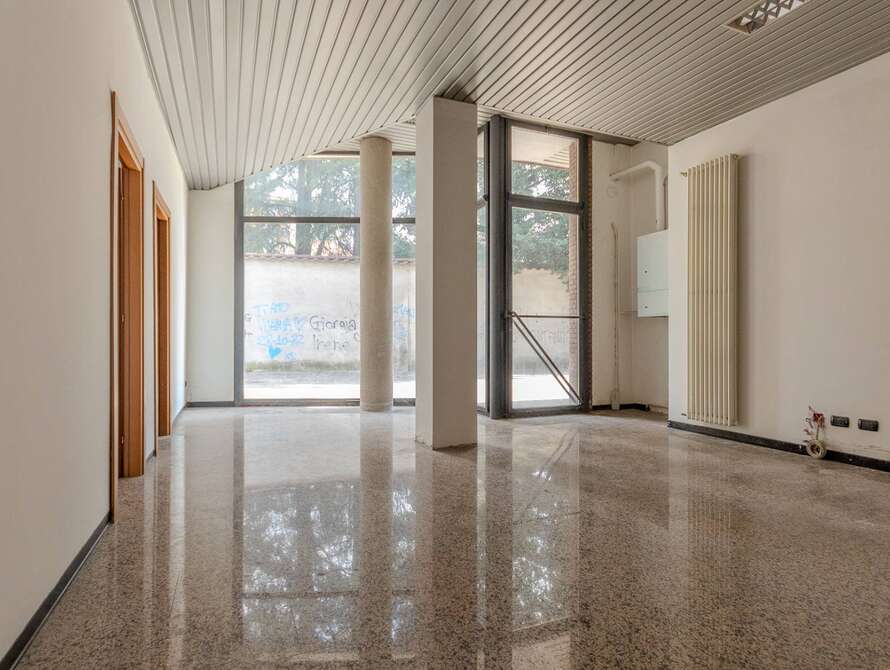 attivita commerciale di 3 locali a lissone