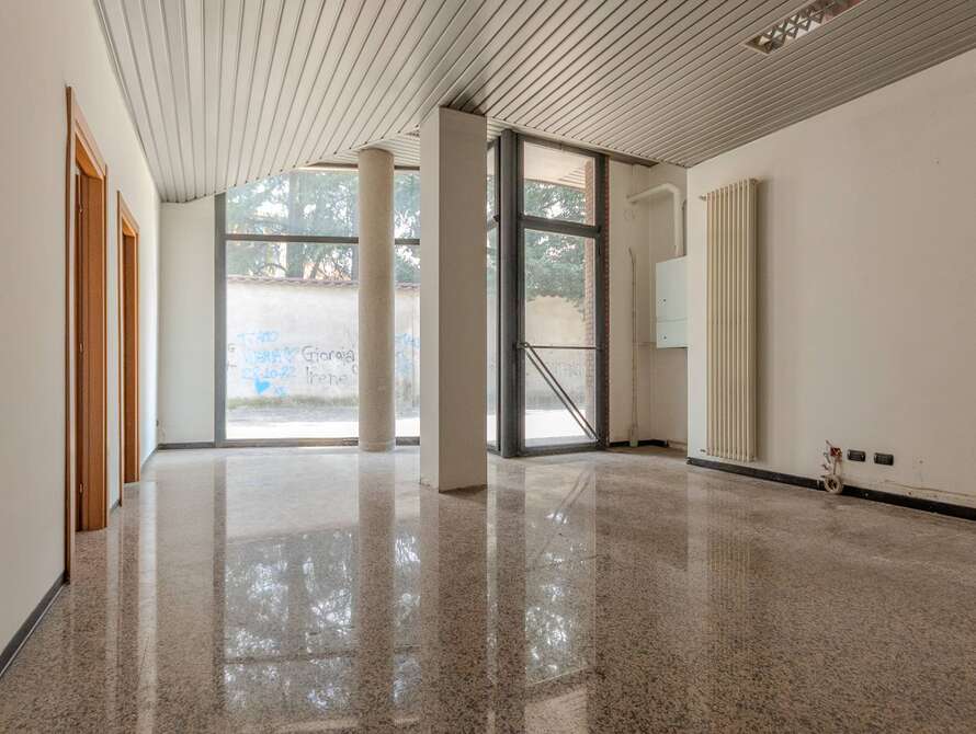 attivita commerciale di 3 locali a lissone