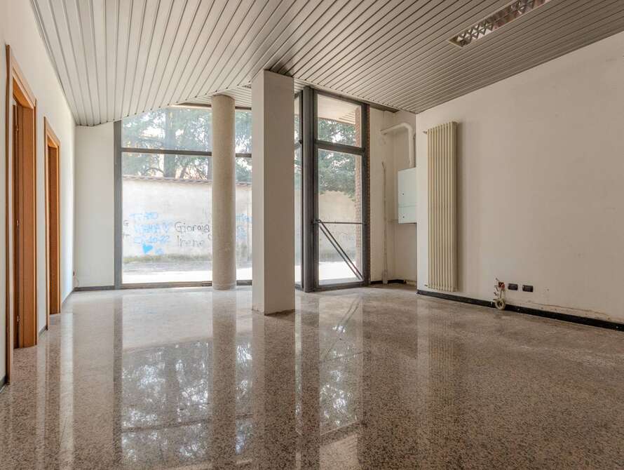 attivita commerciale di 3 locali a lissone