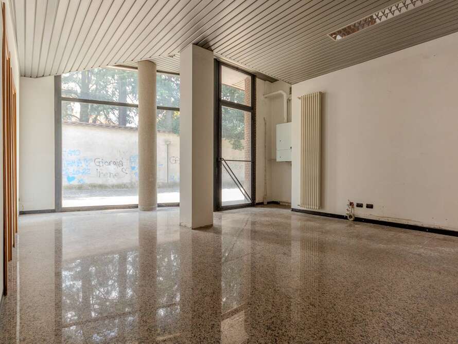 attivita commerciale di 3 locali a lissone