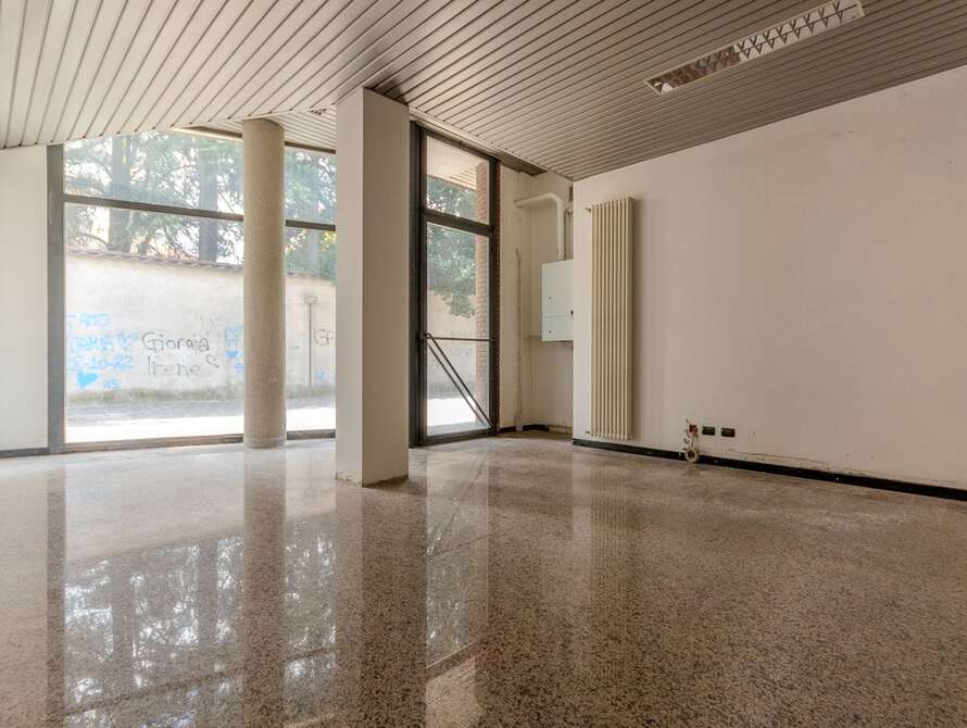 attivita commerciale di 3 locali a lissone